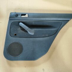 Aizmugurējo labo durvju apdare priekš VW GOLF IV 1999