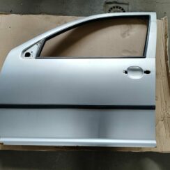 Priekšējās kreisās durvis priekš VW GOLF IV 1999
