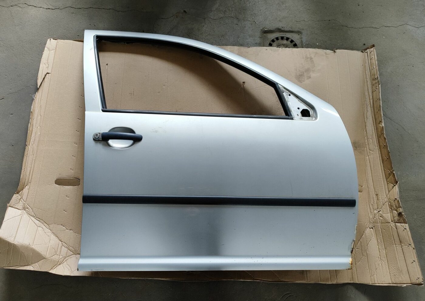 Priekšējās labās durvis priekš VW GOLF IV 1999