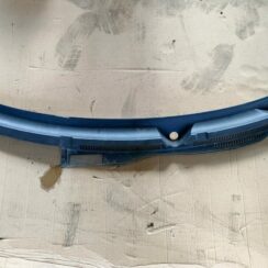 Vējstikla uzlikas (deflektora) režģis priekš VW GOLF IV 1999