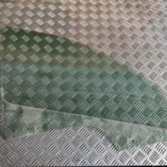 Priekšējo labo durvju stikls priekš SKODA OCTAVIA 2008