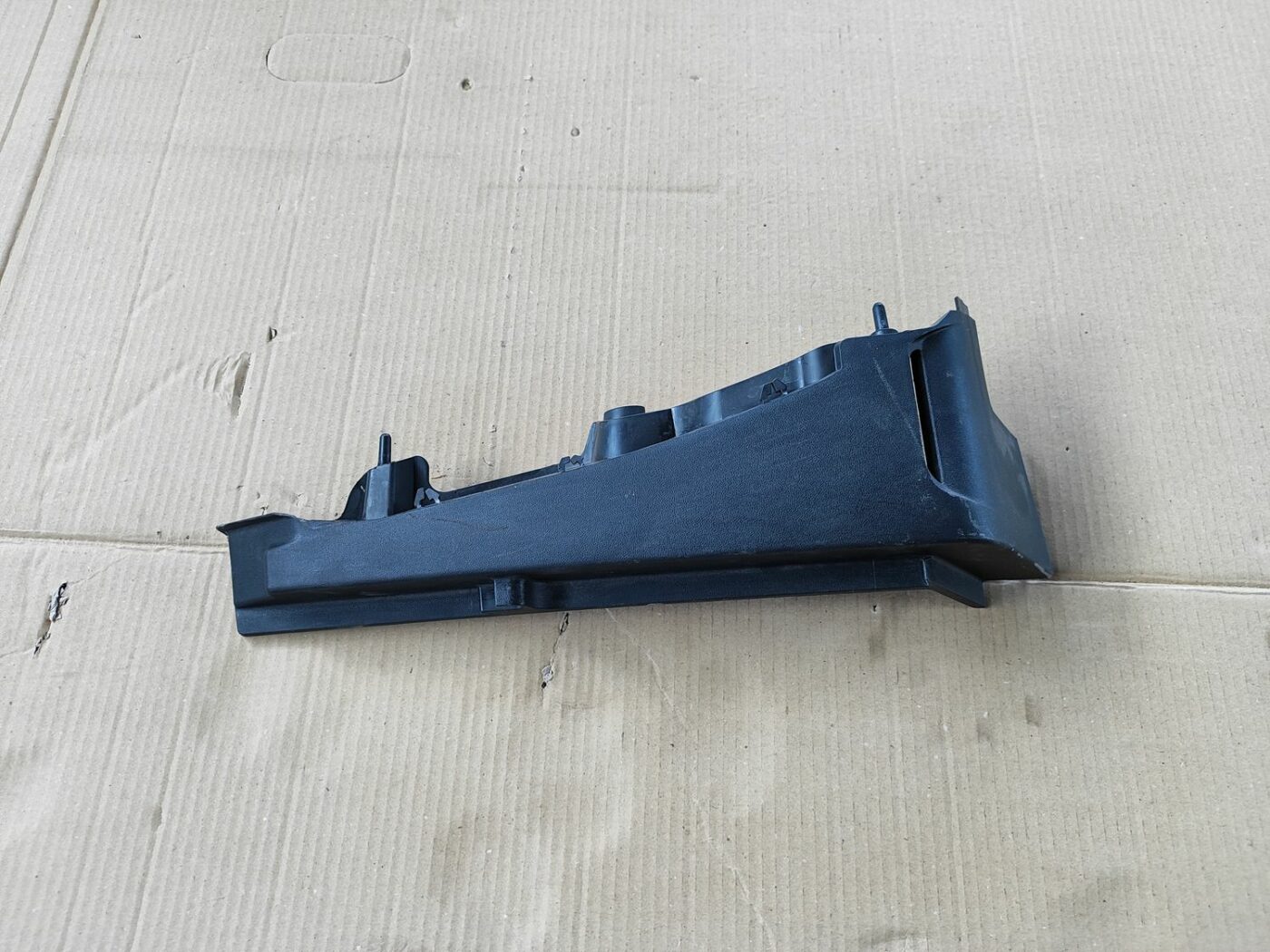 Aizmugures plaukta turētājs priekš SKODA OCTAVIA 2008