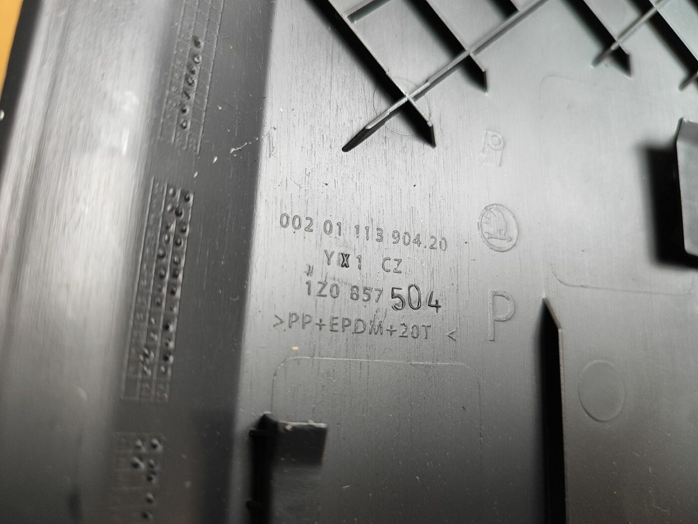 Mērinstrumentu paneļa sānu apdare priekš SKODA OCTAVIA 2008 3 Mērinstrumentu paneļa sānu apdare priekš SKODA OCTAVIA 2008