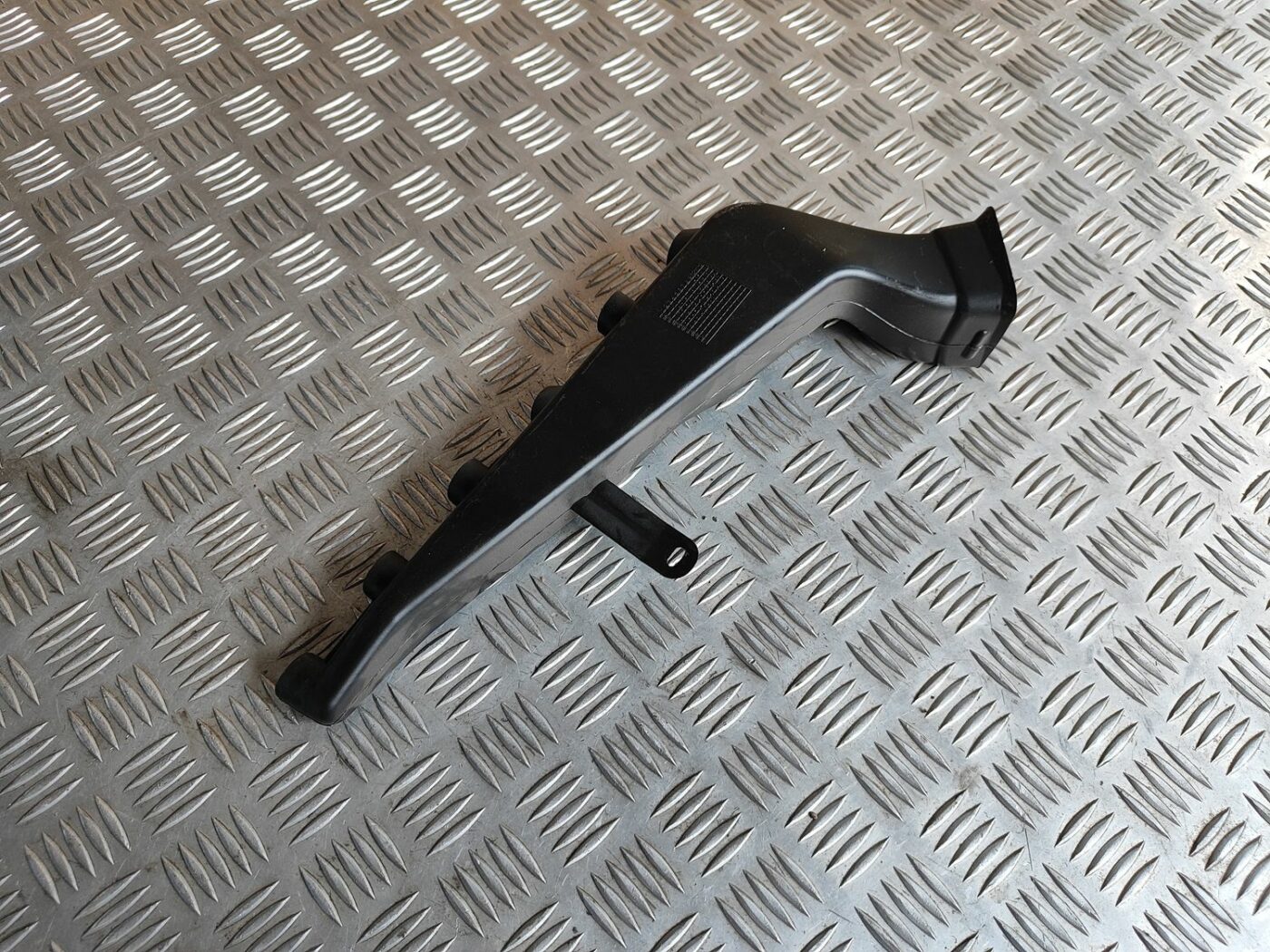 Salona gaisa vads priekš SKODA OCTAVIA 2008