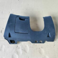 Mantu glabāšanas nodalījums vadītāja pusē priekš SKODA OCTAVIA 2008