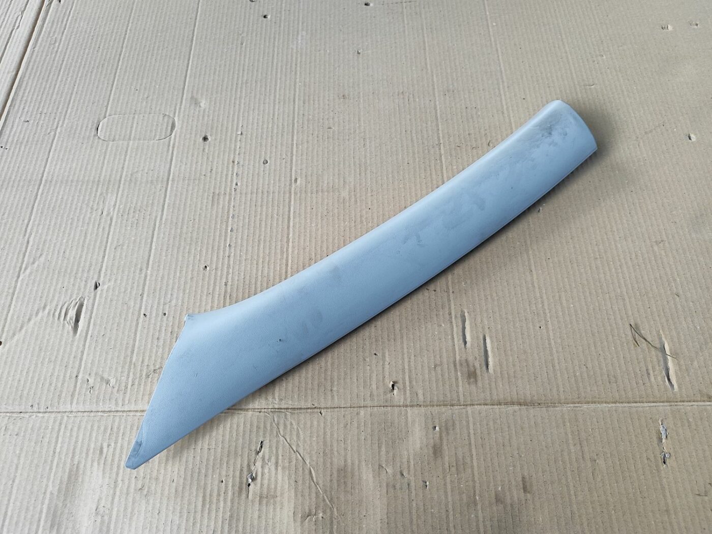 Priekšējas salona statnes apdare priekš SKODA OCTAVIA 2008 1 Priekšējas salona statnes apdare priekš SKODA OCTAVIA 2008