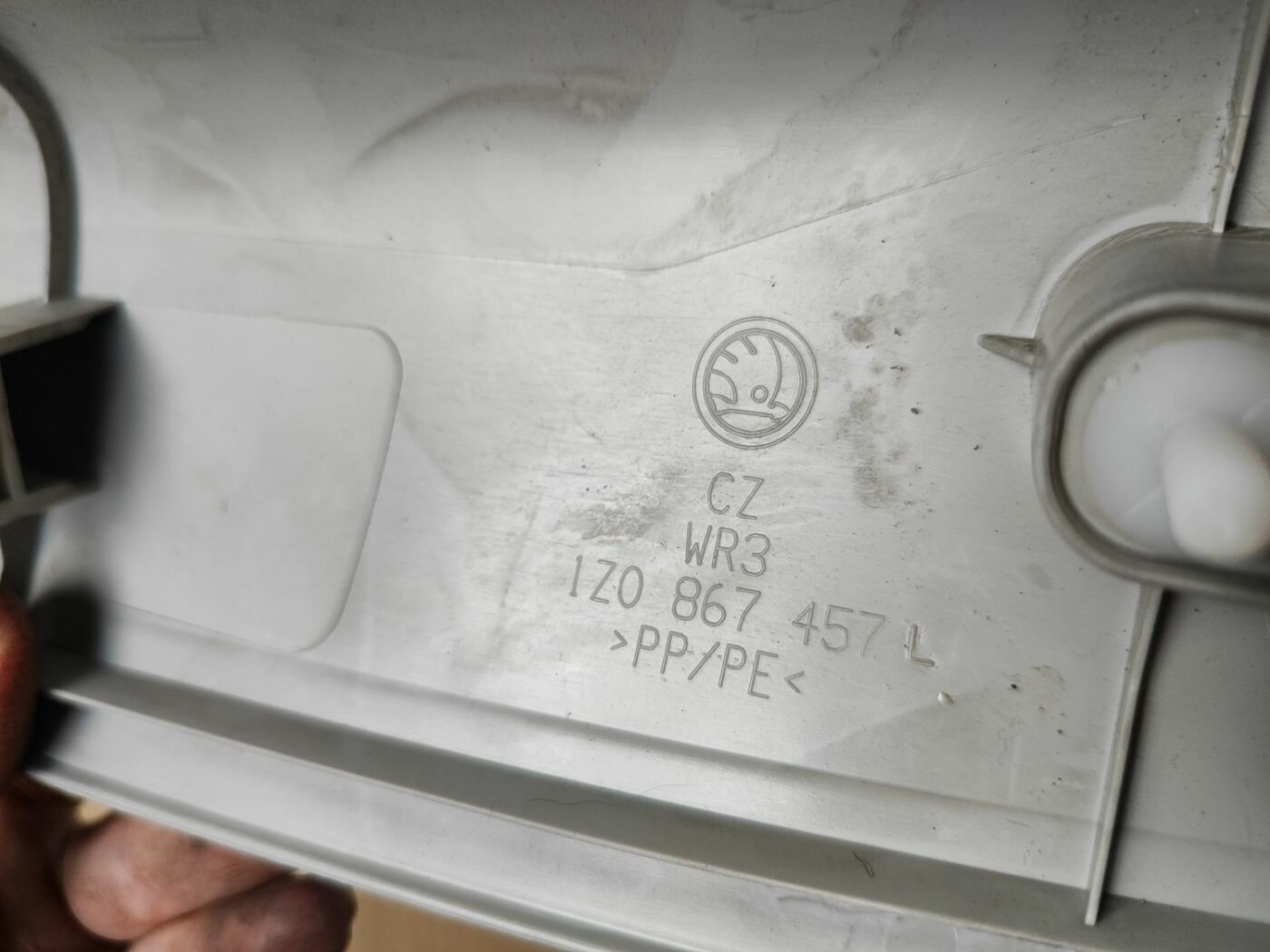 Priekšējas salona statnes apdare priekš SKODA OCTAVIA 2008 3 Priekšējas salona statnes apdare priekš SKODA OCTAVIA 2008