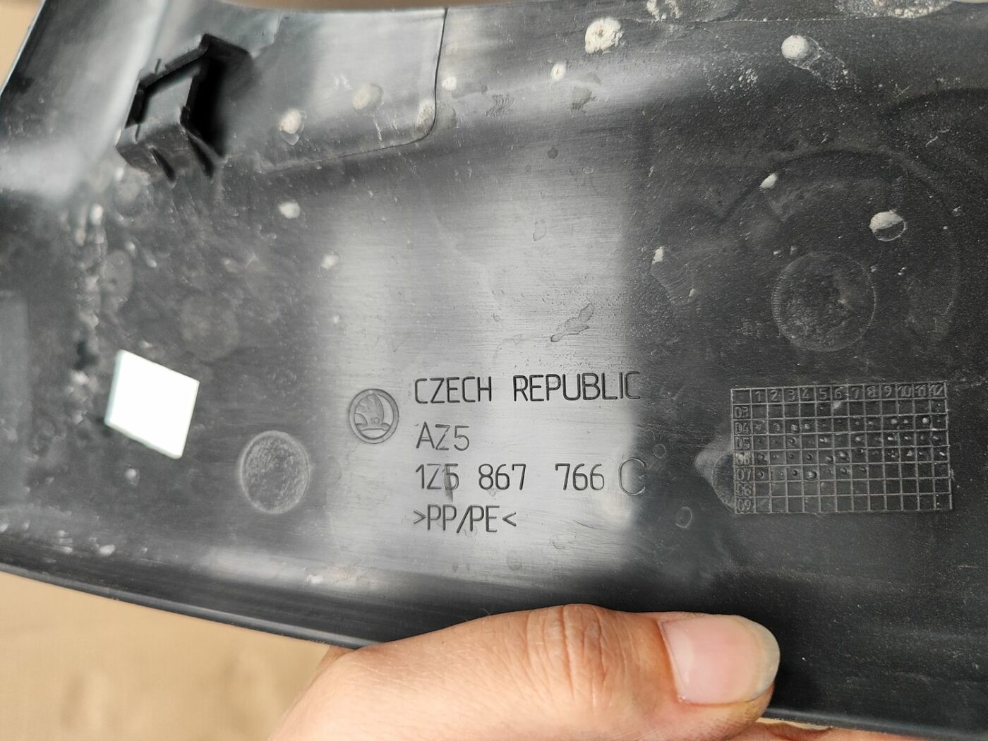 Sliekšņa aizmugurēja laba uzlika (salonā) priekš SKODA OCTAVIA 2008