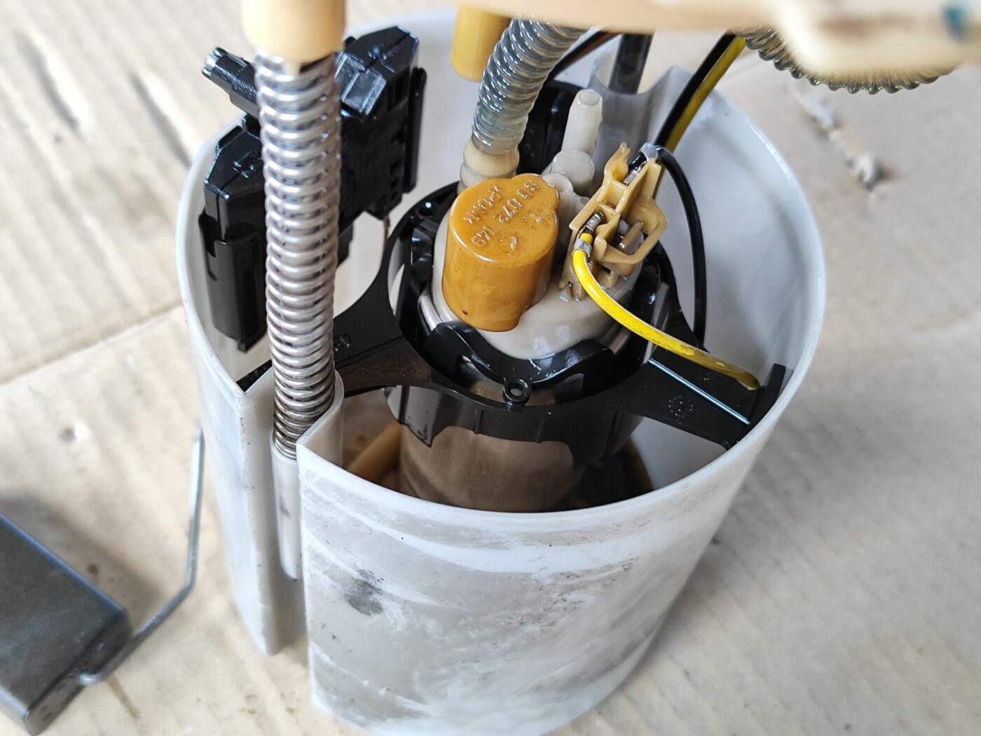 Degvielas tvertnes sūknis priekš SKODA OCTAVIA 2008