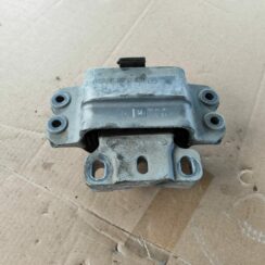 Pārnesumkārbas kronšteins priekš SKODA OCTAVIA 2008