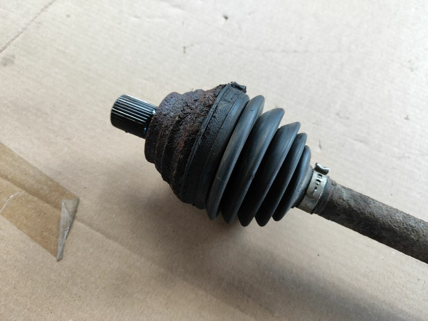 Pusass priekšējā kreisā priekš SKODA OCTAVIA 2008