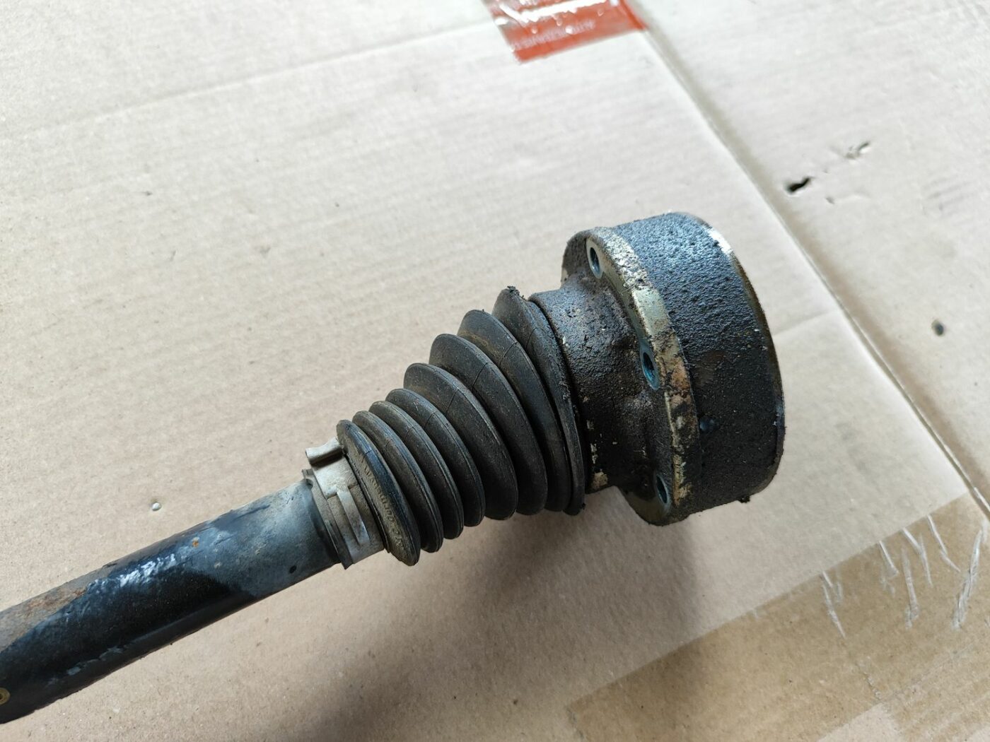 Pusass priekšējā kreisā priekš SKODA OCTAVIA 2008