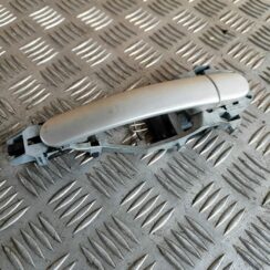 Aizmugurējais kreisais durvju rokturis priekš SKODA OCTAVIA 2008