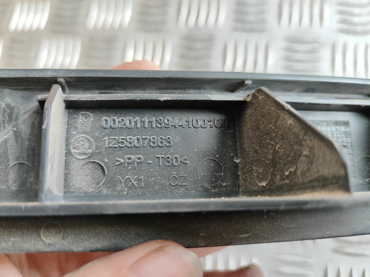 Aizmugurējā spārna un bufera stiprinājums priekš SKODA OCTAVIA 2008 3 Aizmugurējā spārna un bufera stiprinājums priekš SKODA OCTAVIA 2008