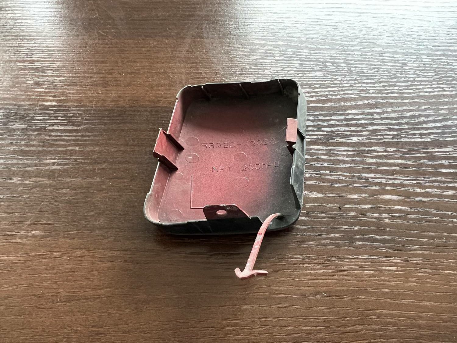 Priekšēja bufera vilkšanas āķa vāks priekš TOYOTA RAV 4 2006 4 Priekšēja bufera vilkšanas āķa vāks priekš TOYOTA RAV 4 2006