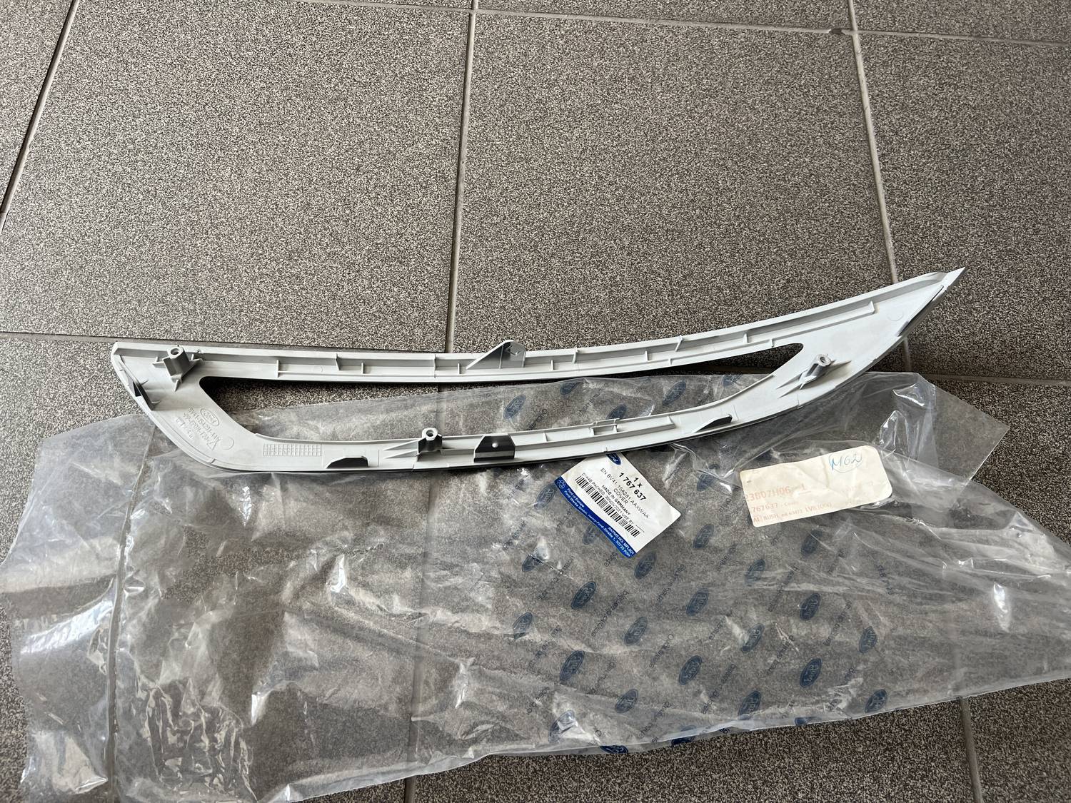 Dienas gaitas luktura uzlika priekš Ford Kuga 2008-2012