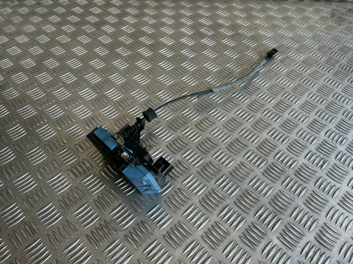 Priekšējo kreiso durvju slēdzene priekš VOLVO S60 2007 1 Priekšējo kreiso durvju slēdzene priekš VOLVO S60 2007