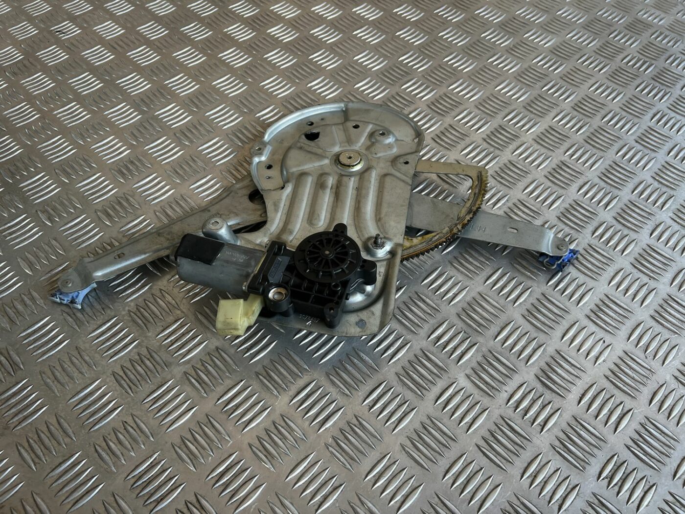 Stikla pacelšanas mehānisms priekšējais kreisais priekš VOLVO S60 2007