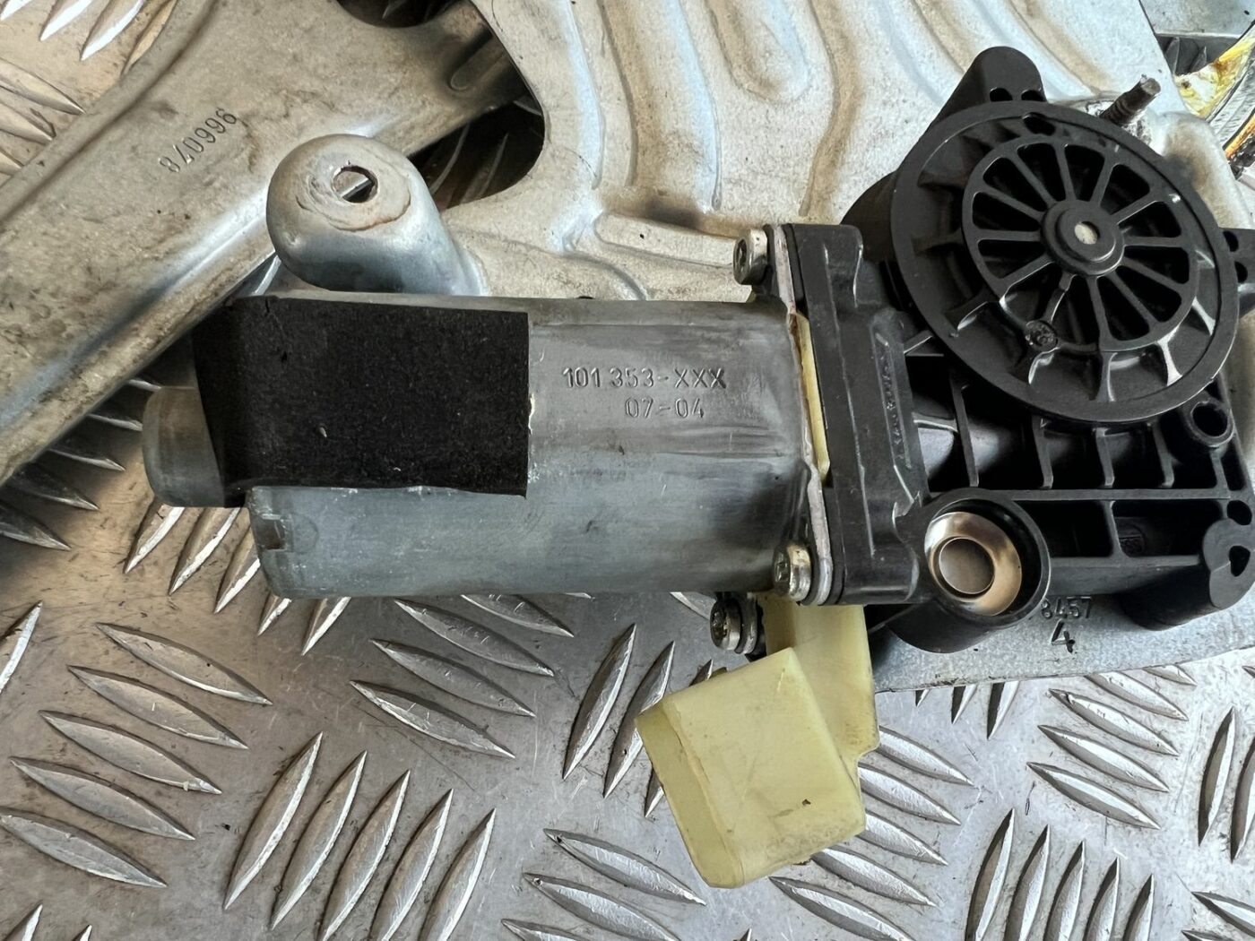 Stikla pacelšanas mehānisms priekšējais kreisais priekš VOLVO S60 2007