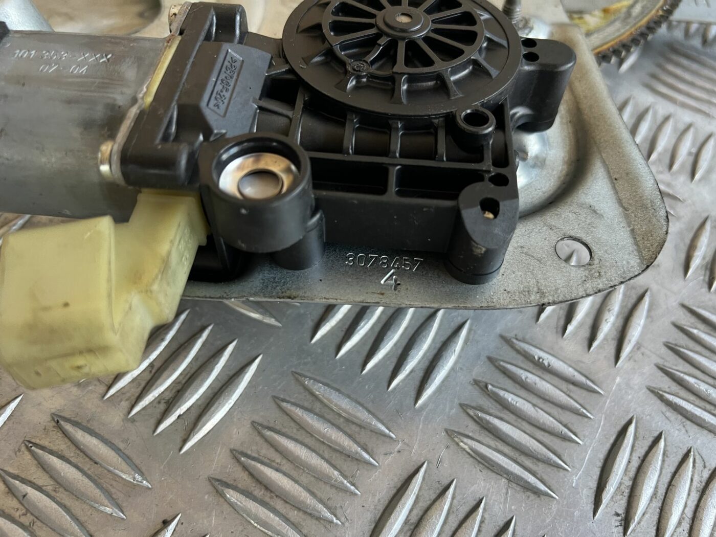 Stikla pacelšanas mehānisms priekšējais kreisais priekš VOLVO S60 2007