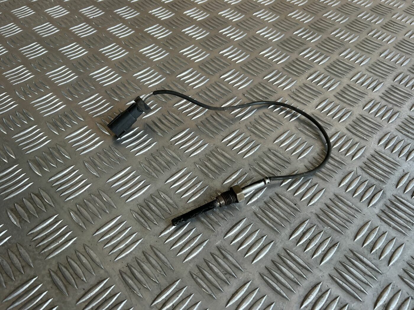 Izplūdes gāzu temperatūras devējs priekš VOLVO S60 2007 1 Izplūdes gāzu temperatūras devējs priekš VOLVO S60 2007