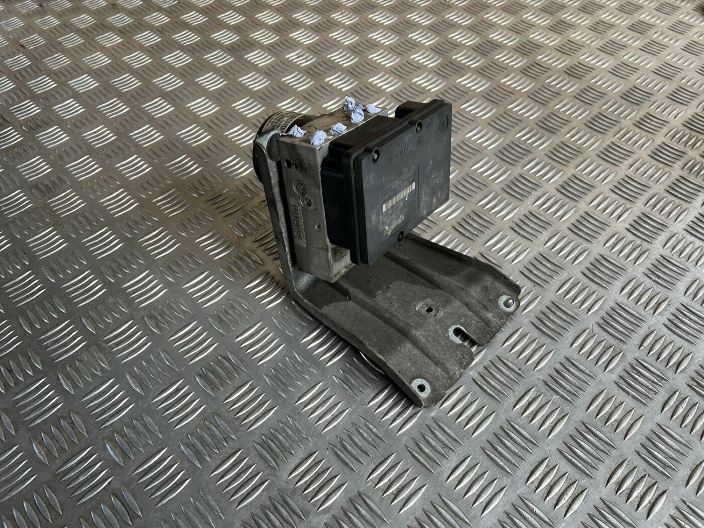 ABS bloks priekš VOLVO S60 2007 7 ABS bloks priekš VOLVO S60 2007