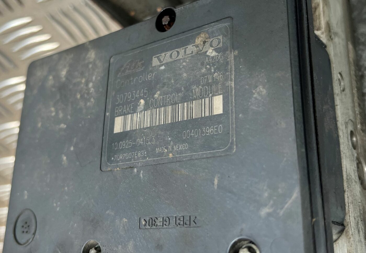 ABS bloks priekš VOLVO S60 2007 6 ABS bloks priekš VOLVO S60 2007