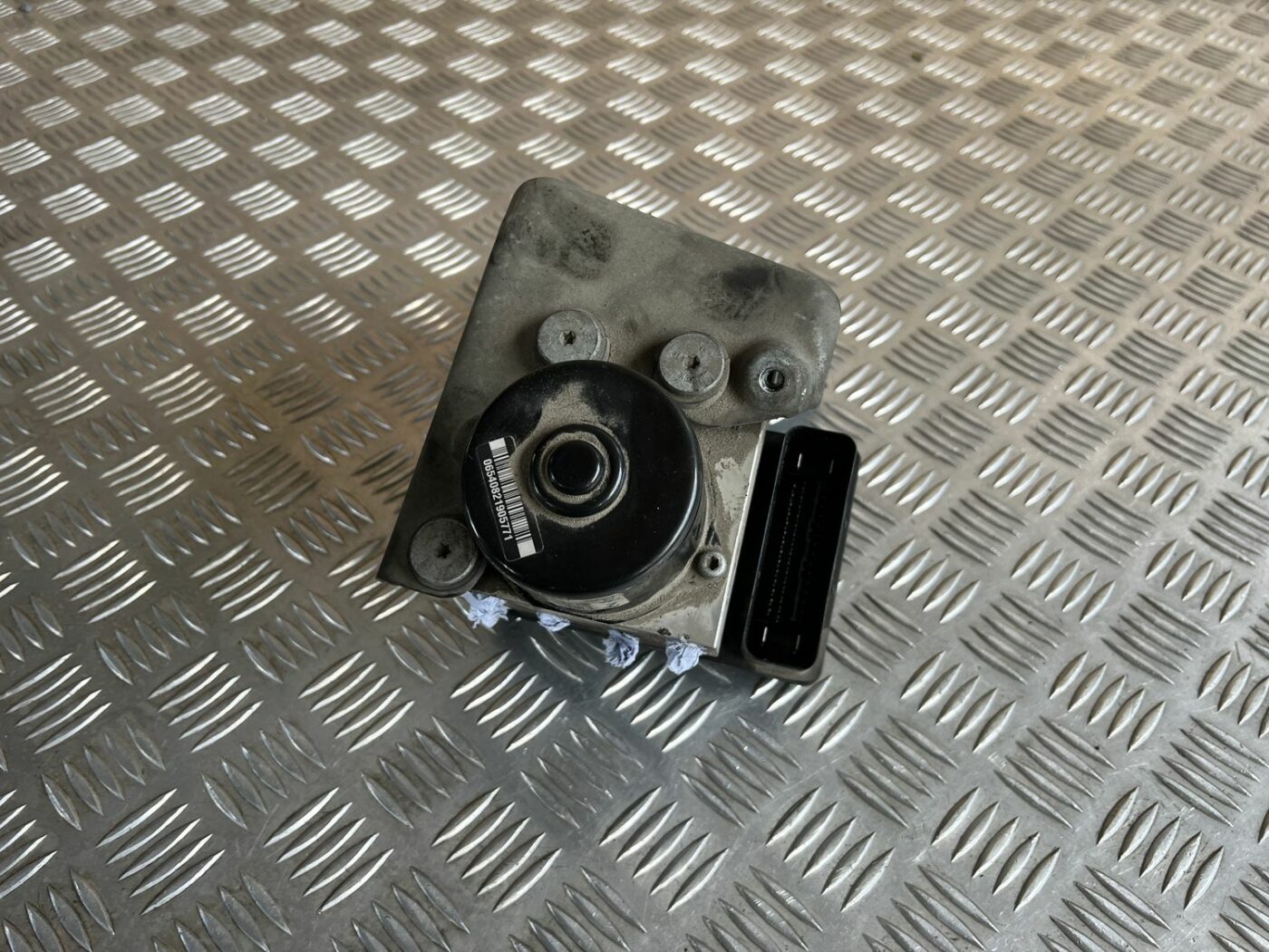 ABS bloks priekš VOLVO S60 2007 1 ABS bloks priekš VOLVO S60 2007