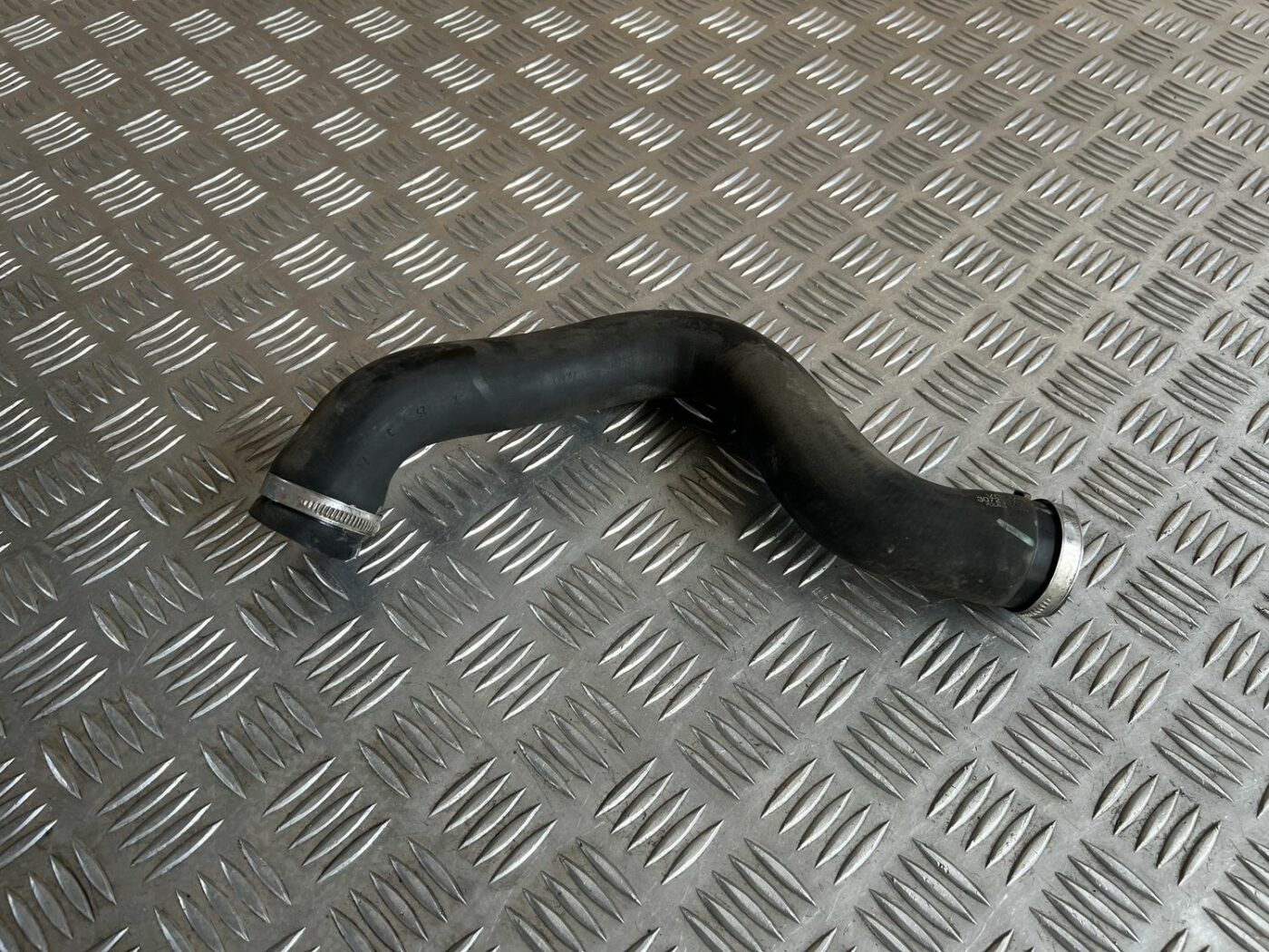 Dzesēšanas caurule priekš VOLVO S60 2007