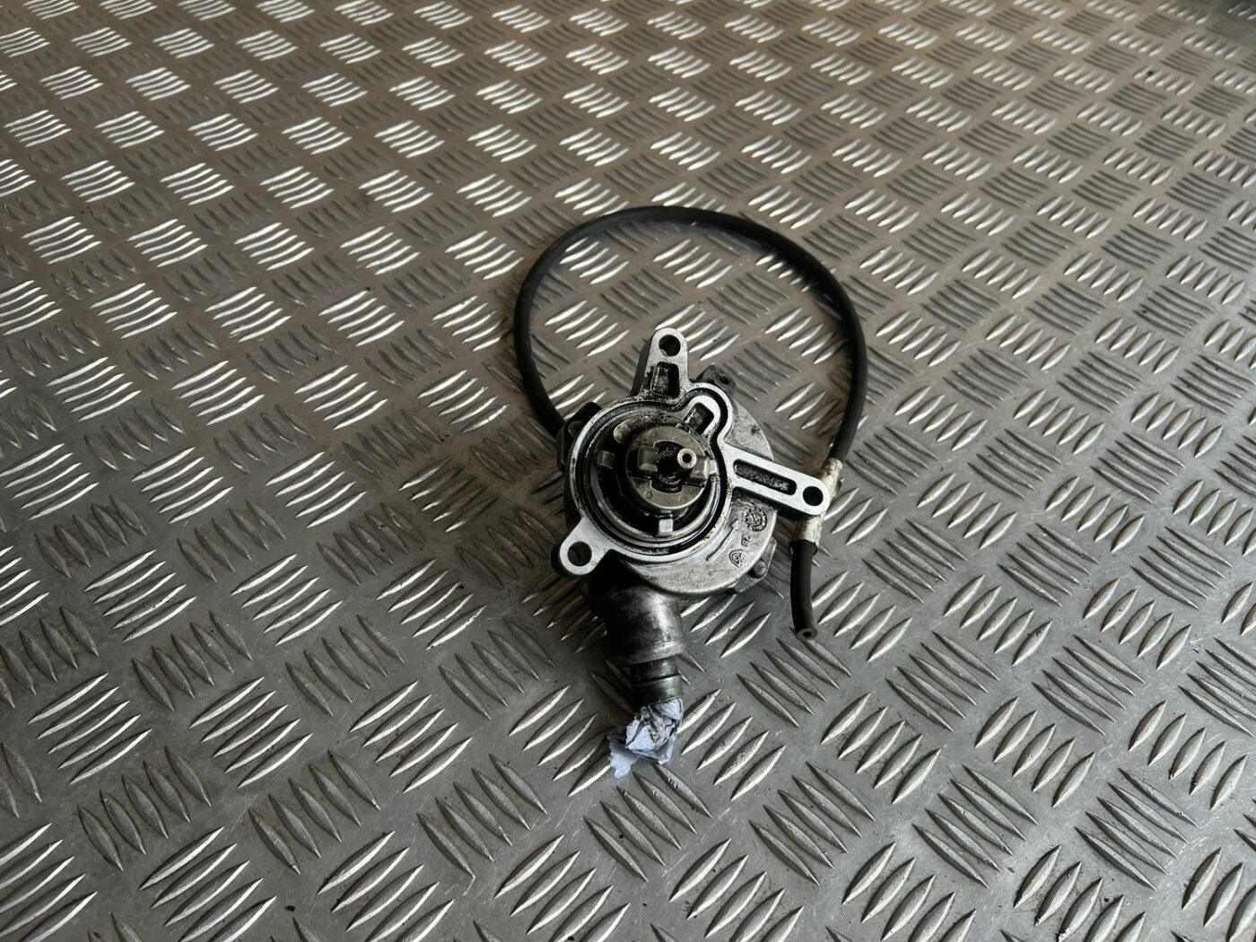 Vakuuma sūknis priekš VOLVO S60 2007 1 Vakuuma sūknis priekš VOLVO S60 2007