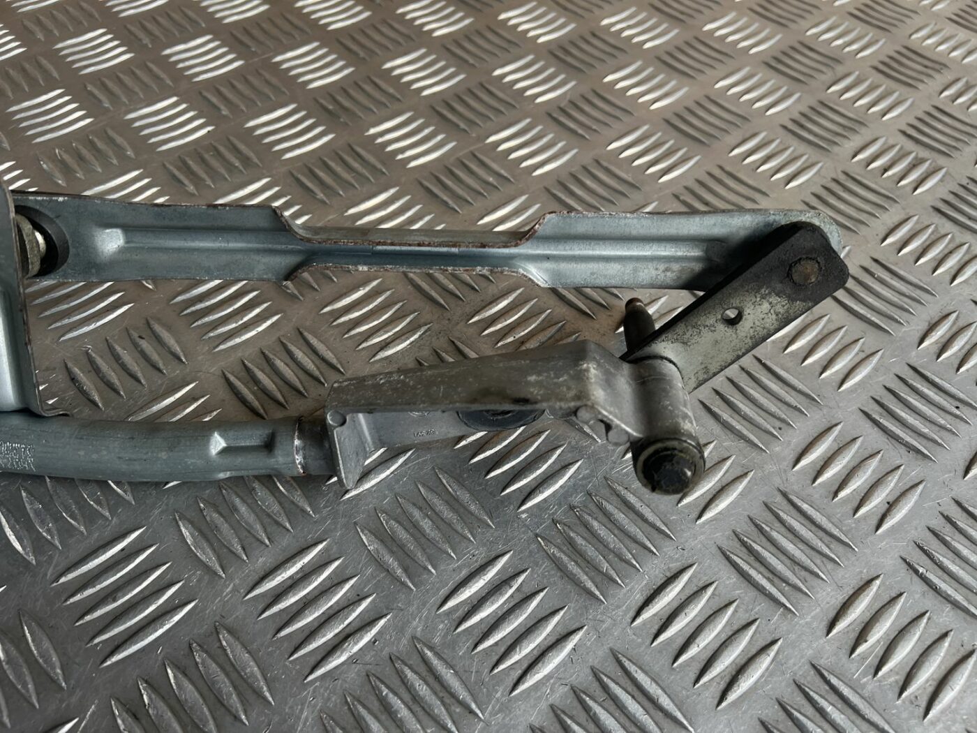 Vējstikla tīrīšanas mehānisms priekš VOLVO S60 2007 5 Vējstikla tīrīšanas mehānisms priekš VOLVO S60 2007