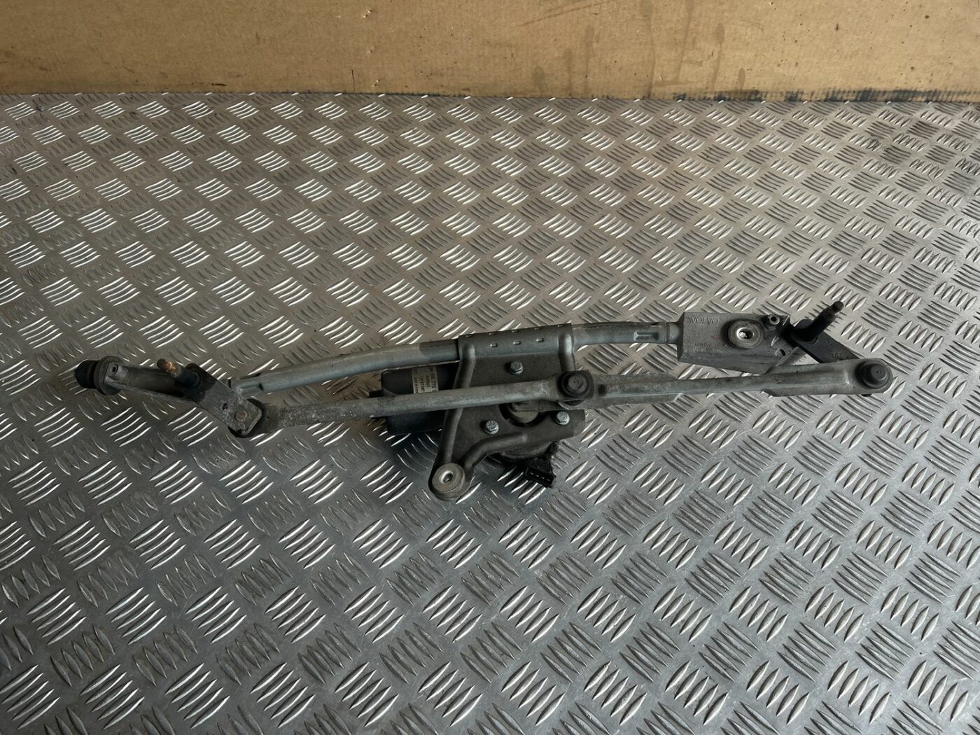 Vējstikla tīrīšanas mehānisms priekš VOLVO S60 2007 4 Vējstikla tīrīšanas mehānisms priekš VOLVO S60 2007