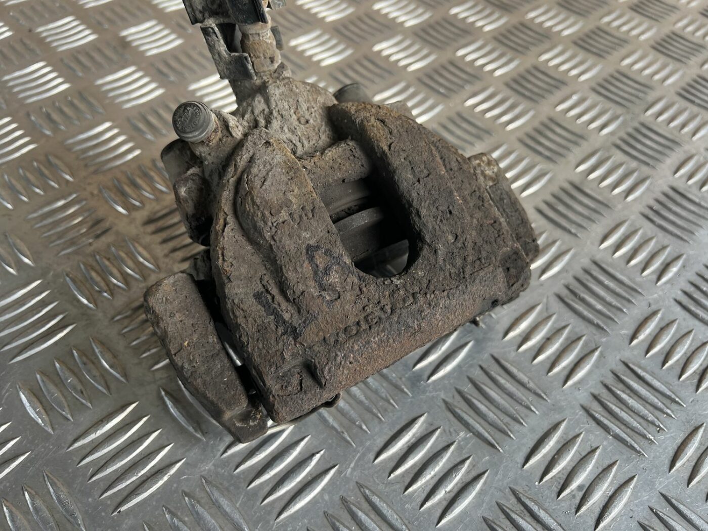 Aizmugurējais labais suports priekš VOLVO S60 2007