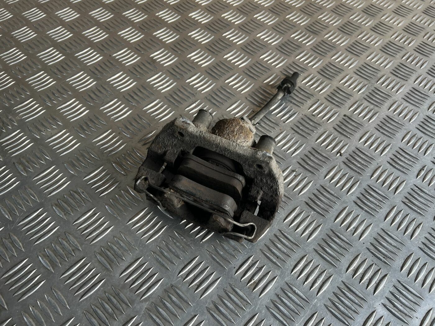 Aizmugurējais labais suports priekš VOLVO S60 2007