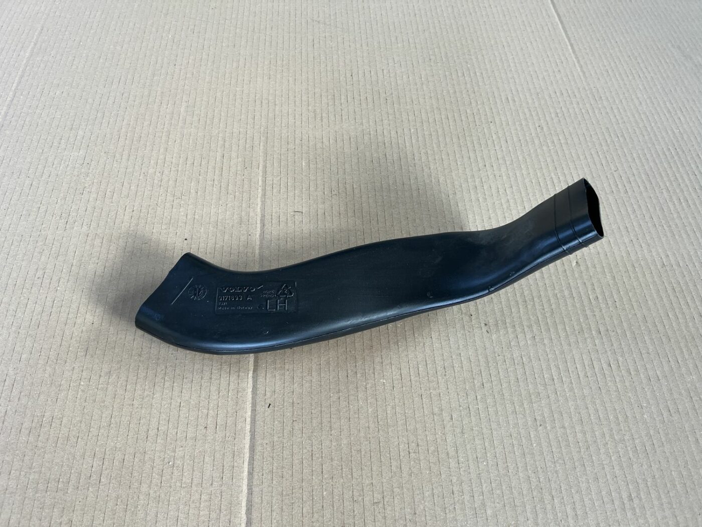 Salona gaisa vads priekš VOLVO S60 2007