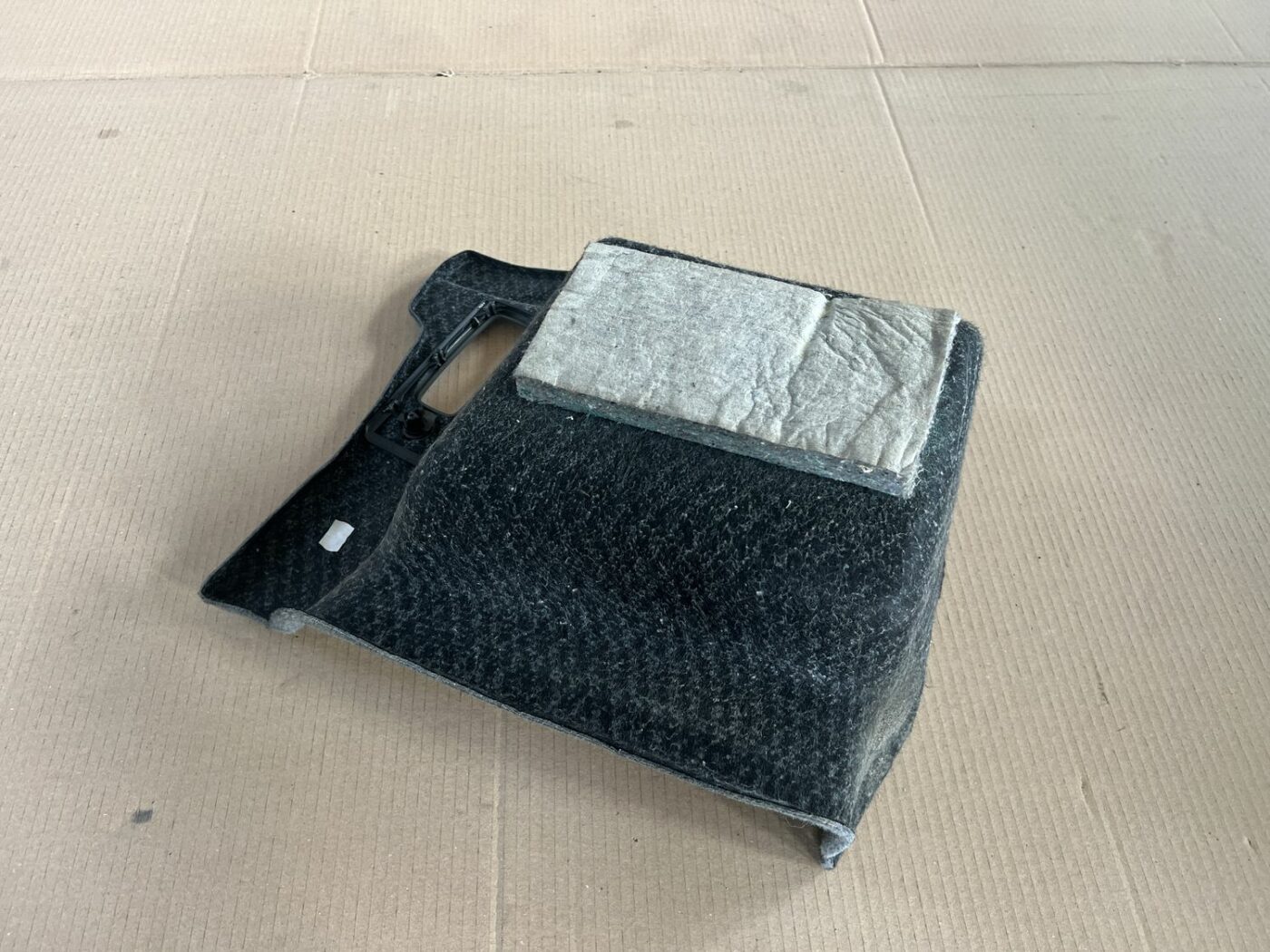 Mantu nodalījums bagāžniekā priekš VOLVO S60 2007