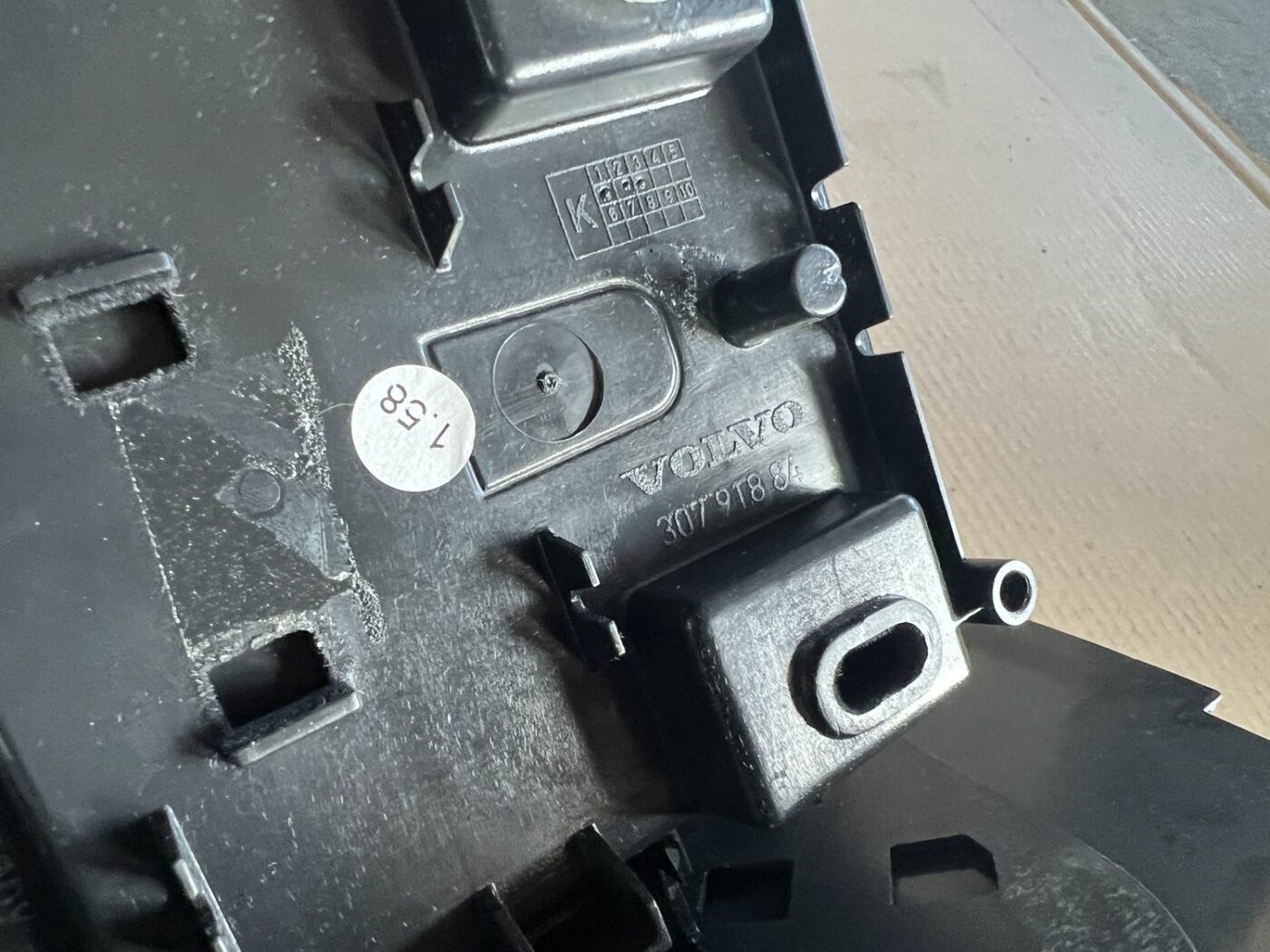 Centrālās konsoles apdares lielākā daļa priekš VOLVO S60 2007