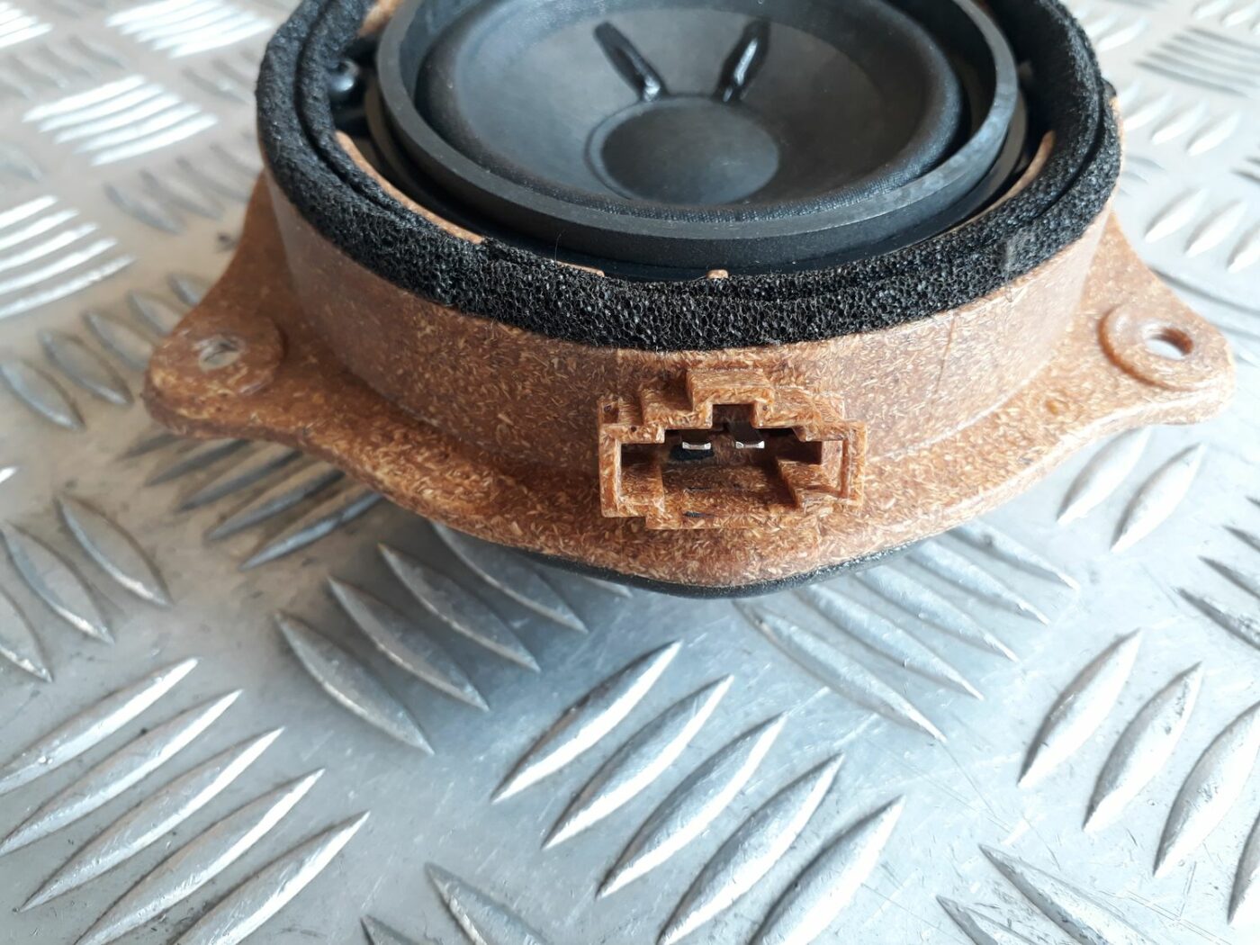 Durvju skaļrunis, apakšā priekš AUDI A6 AVANT 2006