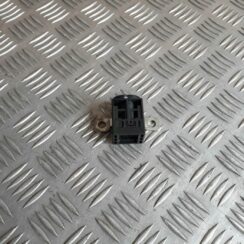 Pozitīva elektrovada klemma priekš AUDI A6 AVANT 2006