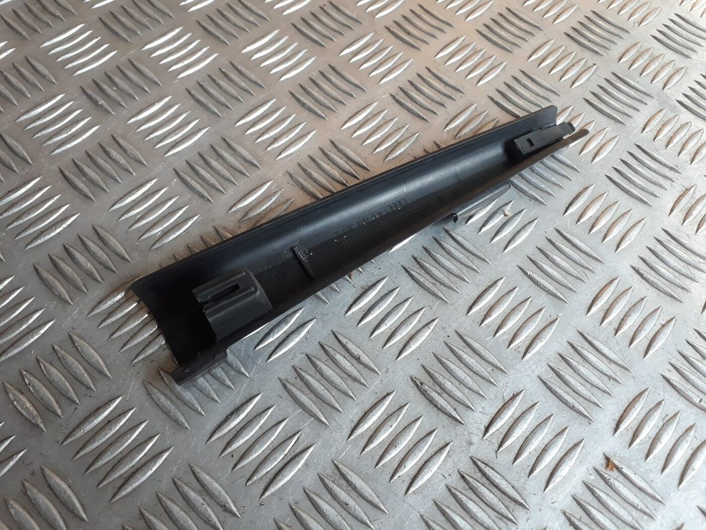 Salona plastmasa priekš AUDI A6 AVANT 2006 2 Salona plastmasa priekš AUDI A6 AVANT 2006