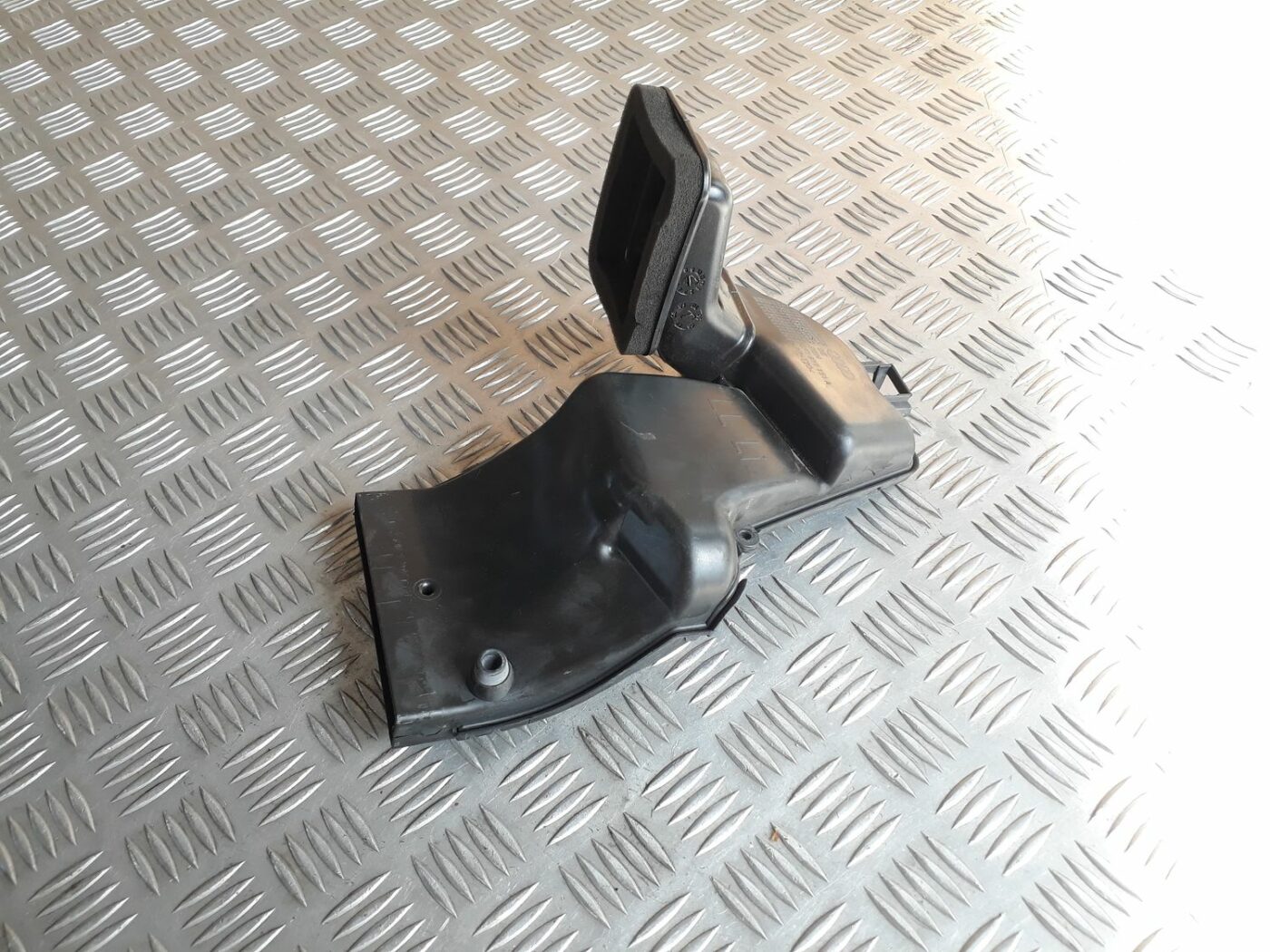 Salona gaisa vads priekš AUDI A6 AVANT 2006 1 Salona gaisa vads priekš AUDI A6 AVANT 2006