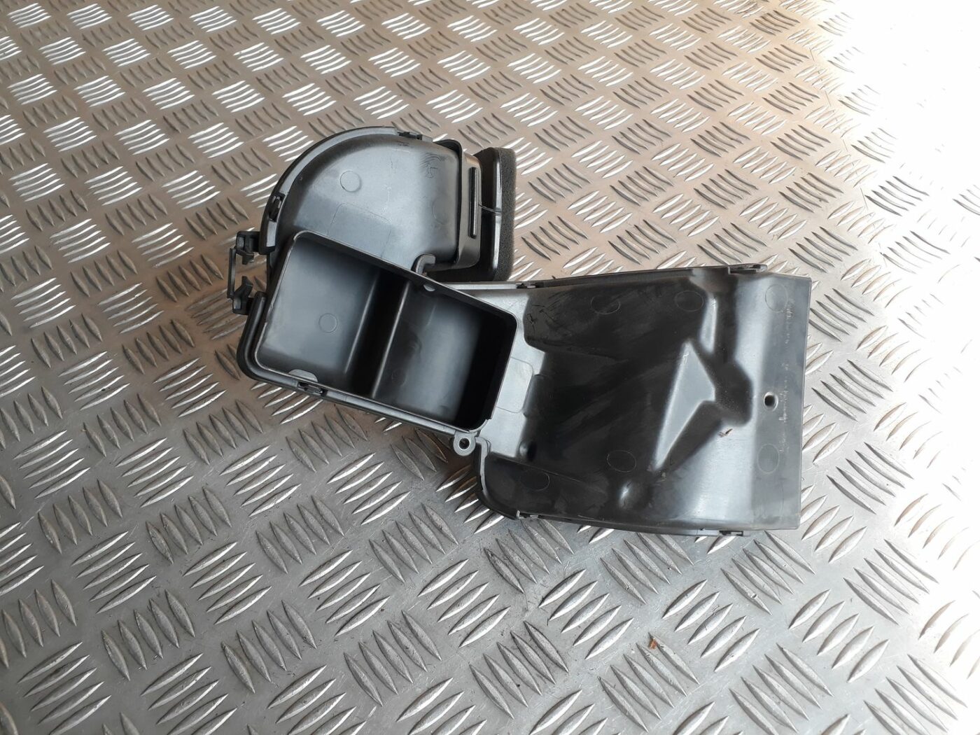 Salona gaisa vads priekš AUDI A6 AVANT 2006 3 Salona gaisa vads priekš AUDI A6 AVANT 2006