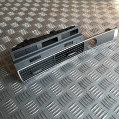 Mērinstrumentu paneļa gaisa vads, centrā priekš AUDI A6 AVANT 2006