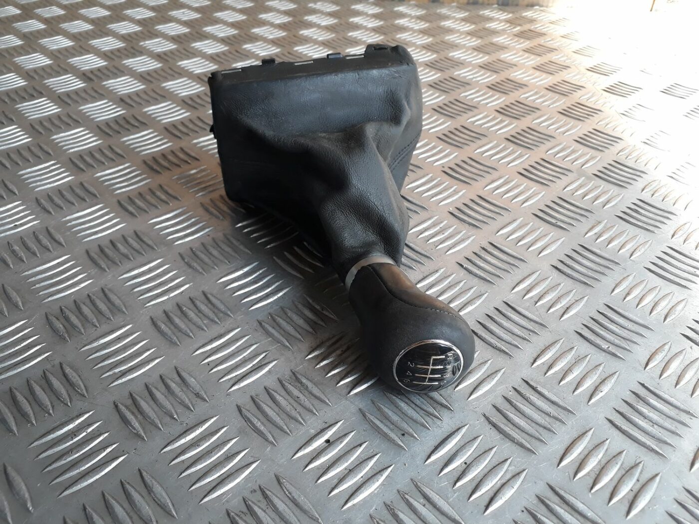 Pārnesumu pārslēgšanas kloķa auduma pārvalks priekš AUDI A6 AVANT 2006