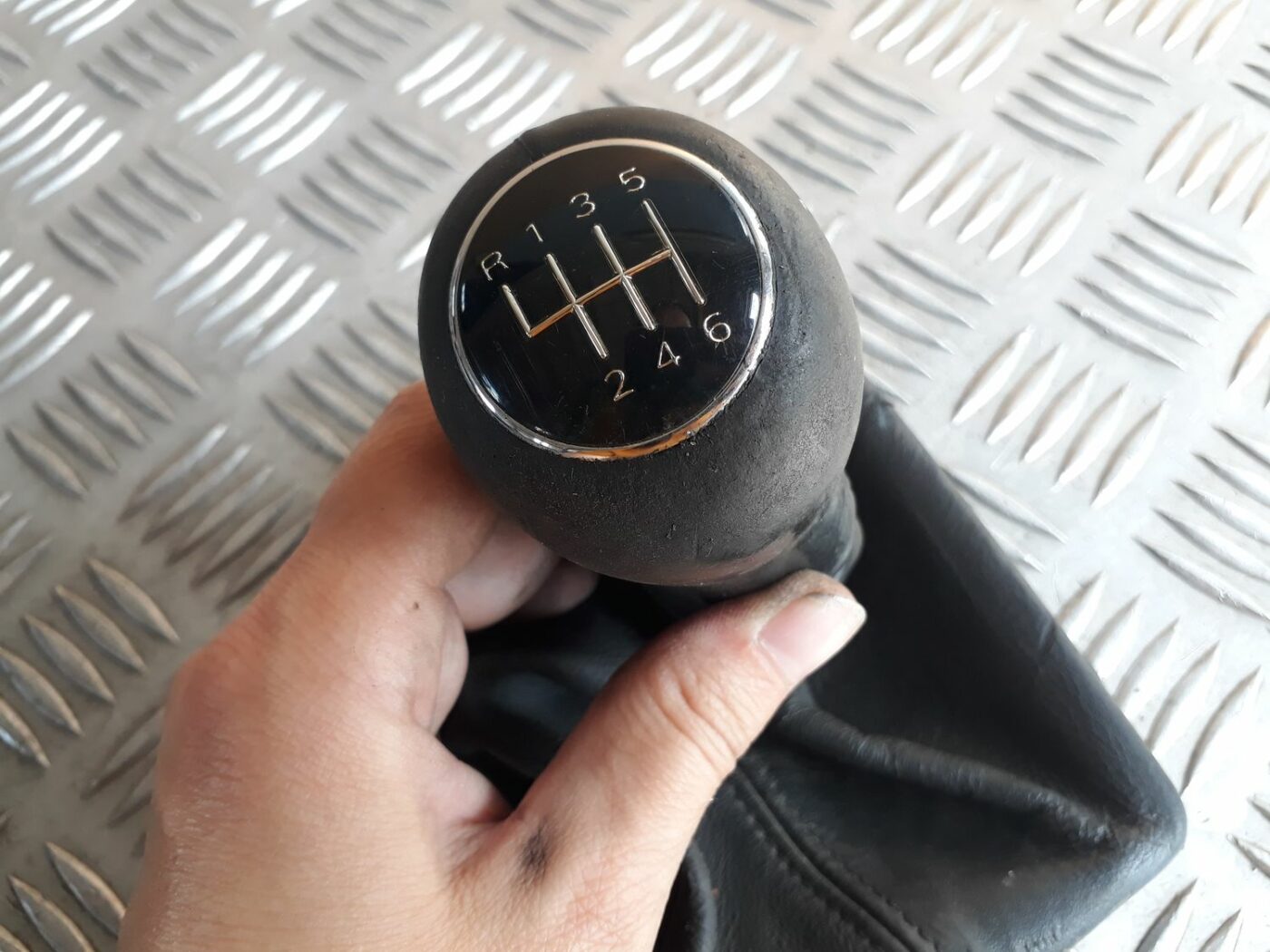 Pārnesumu pārslēgšanas kloķa auduma pārvalks priekš AUDI A6 AVANT 2006