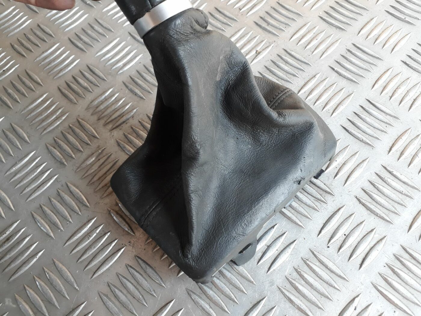 Pārnesumu pārslēgšanas kloķa auduma pārvalks priekš AUDI A6 AVANT 2006