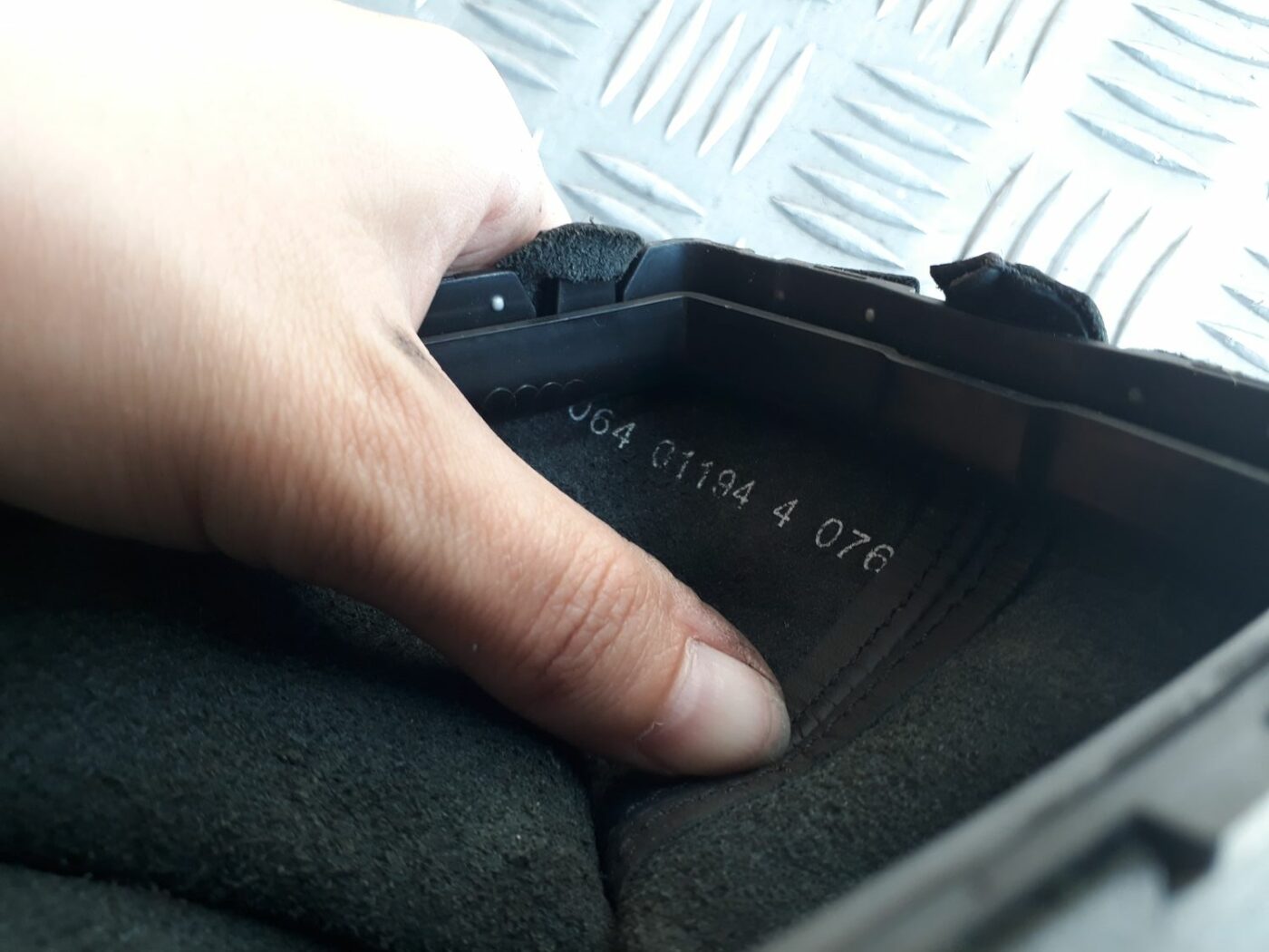 Pārnesumu pārslēgšanas kloķa auduma pārvalks priekš AUDI A6 AVANT 2006