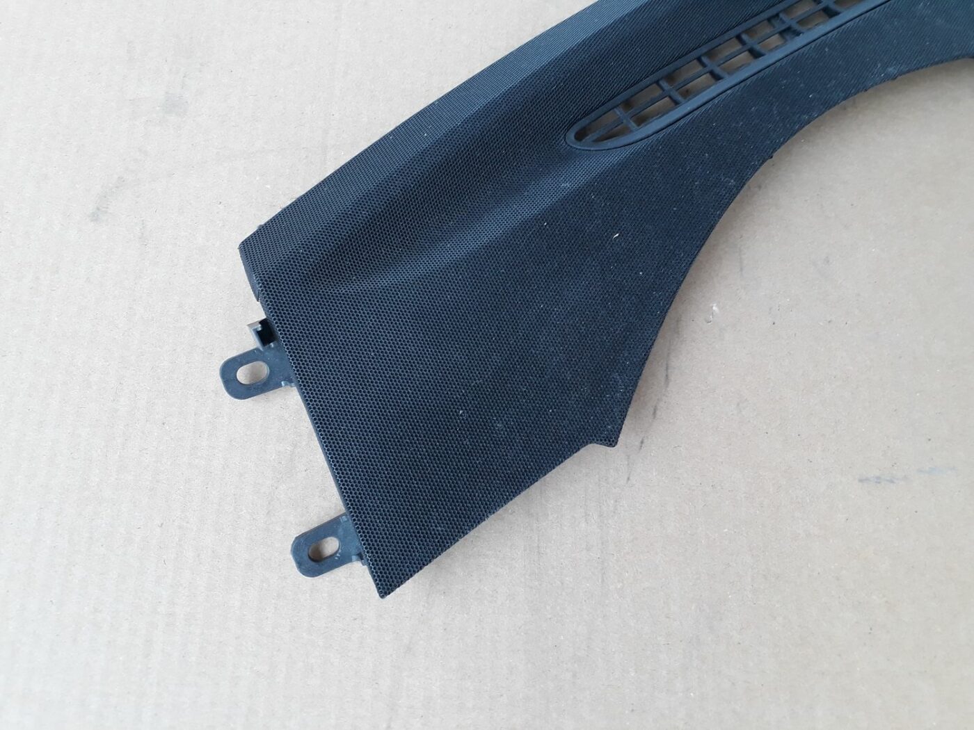 Vējstikla ventilācijas režģis (salonā) priekš AUDI A6 AVANT 2006 2 Vējstikla ventilācijas režģis (salonā) priekš AUDI A6 AVANT 2006