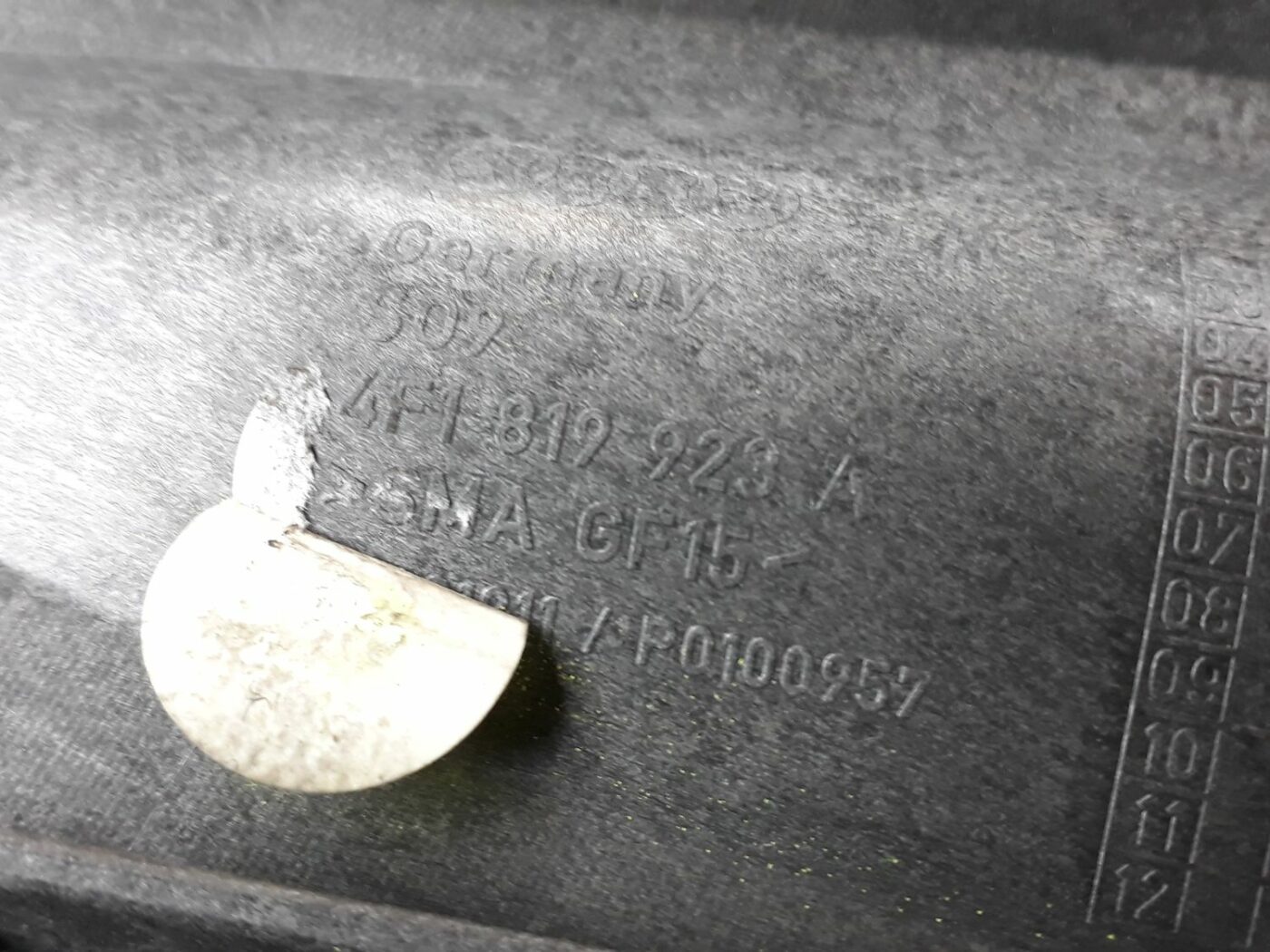 Vējstikla ventilācijas režģis (salonā) priekš AUDI A6 AVANT 2006 3 Vējstikla ventilācijas režģis (salonā) priekš AUDI A6 AVANT 2006