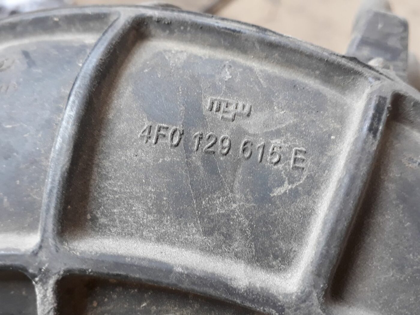 Gaisa ieplūdes šļūtene priekš AUDI A6 AVANT 2006